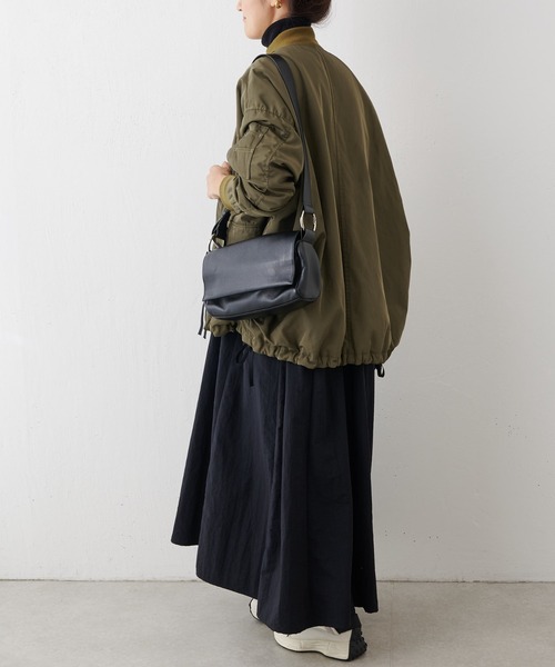 【極美品】BEARDSLEY ビアズリー 2.718牛革クロスボディバッグ 黒色 極美品】BEARDSLEY ビアズリー 2.718牛革クロスボディバッグ 黒色