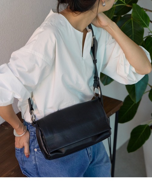 BEARDSLEY ショルダーバッグ バッグ レザーボディバッグ