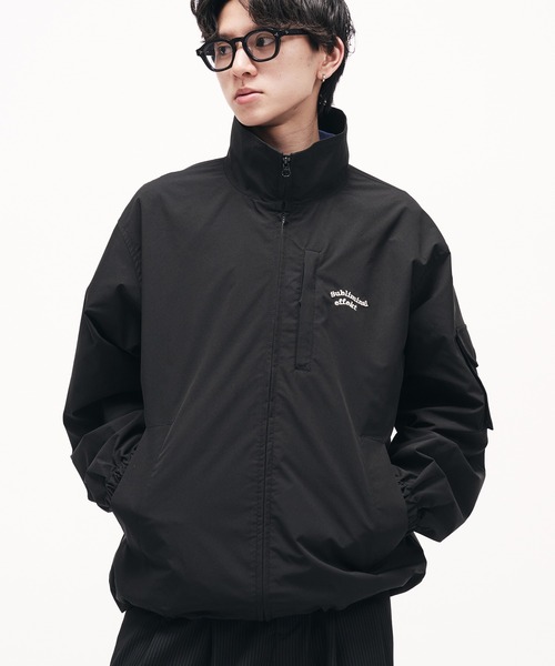 Adoon plainスタンドネック裏ボア中綿ブルゾン Adoon plain（アドーンプレーン）の「STAND NECK BACK BOA