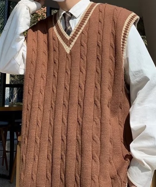 某有名メーカー品、新作最高級ヤク毛100％のケーブル編みのフーディー