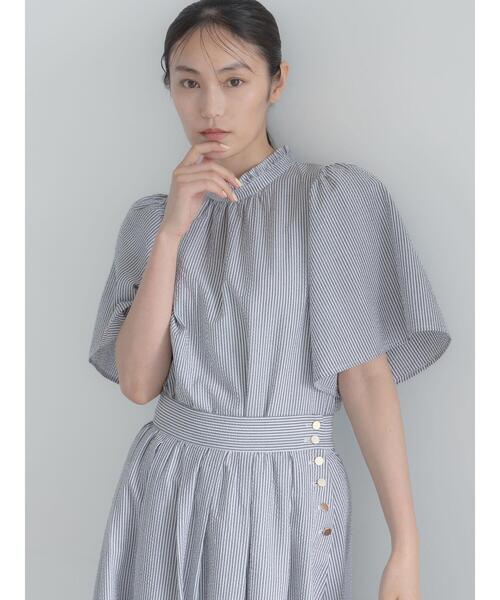 24SS美品✨アディアム HAMPTON TOP ラッフル シアサッカーブラウス Te chichi（テチチ） ブラウス シャツ 半袖 シアサッカーフレア