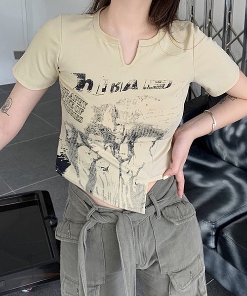 ☆新品未使用・タグ付き☆【petit TOPYO】長袖トップス　(38)　英字柄 shopnikoniko tシャツ ショート丈 ロンT エンジェル ベルトオフ