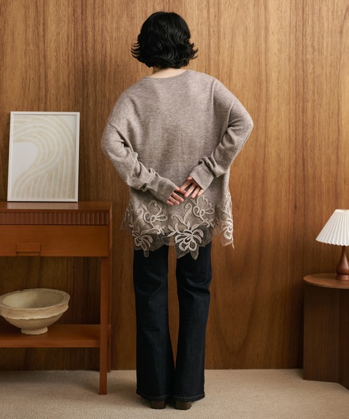 週末限定 ロッソ レース刺繍KNITプルオーバー ROSSO レース刺繍KNITプルオーバーを使った人気ファッション