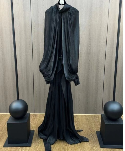 Lana821 ワンピース ドレープスリーブ シルキードレス : ZOZOTOWN 