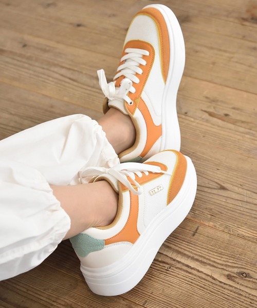 moz（モズ） スニーカー 厚底 メタルロゴ レースアップスニーカー