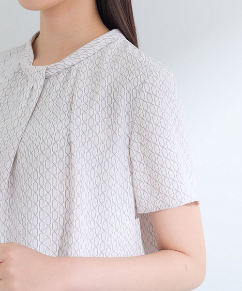 【新品】INDIVI インディヴィ【ボウタイ付/モノグラム柄】クラシックブラウス ボウタイ付モノグラム柄】クラシックブラウス | インディヴィ