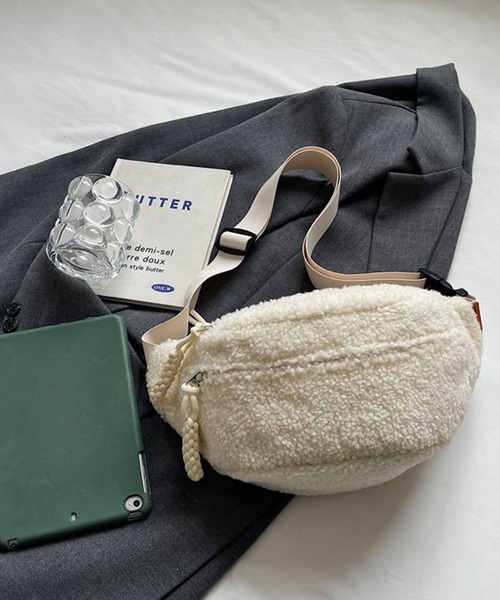 娜菩魅　4月11日　ボディバッグ　ウエストポーチ　ショルダーワッペン生成り GLAMOROUS JANE（グラマラスジェーン） ウエストポーチ ウエストバッグ