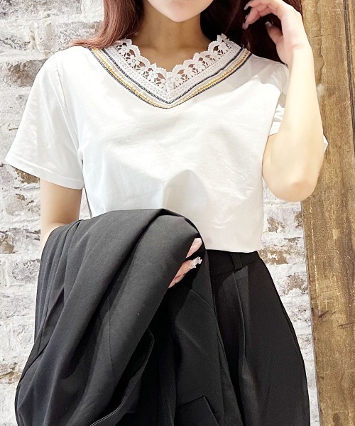 カラー刺繍レースT/T axes femme（アクシーズファム）の「カラー刺繍チュールレースプル