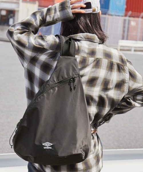 【即完売】UMBRO ショルダーバッグ　スリングバッグ　ワンショルダーバッグ 別注 ワンショルダーバッグ｜フリークスストアの通販｜&mall（アンド
