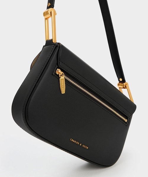 新品　レザープッシュロック ショルダーバッグ CHARLES & KEITH エンベリッシュド プッシュロックショルダー