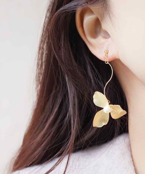 CERCA ピアス saran jewelry/マットフラワー デザイン レディース