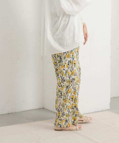 ☆URBAN RESEARCH DOORS ☆ フラワープリントイージーパンツ URBAN RESEARCH DOORS（アーバンリサーチドアーズ）の「フラワー