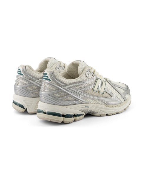 「New Balance」 ローカットスニーカー 24.5cm シルバー レディース