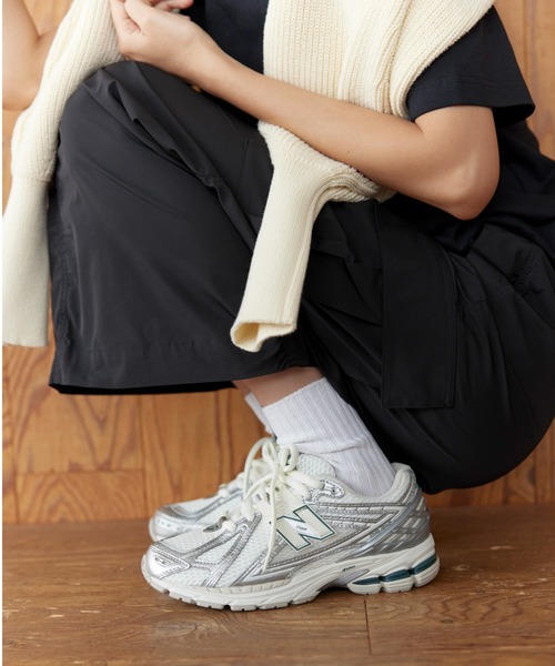 「New Balance」 ローカットスニーカー 24.5cm シルバー レディース