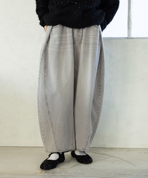 ニコアンドnikoand フリンジ　ワイドデニム　グレー　L カジュアルパンツ niko and（ニコアンド）の「【NKJ 2024AW】FRINGE WIDE DENIM