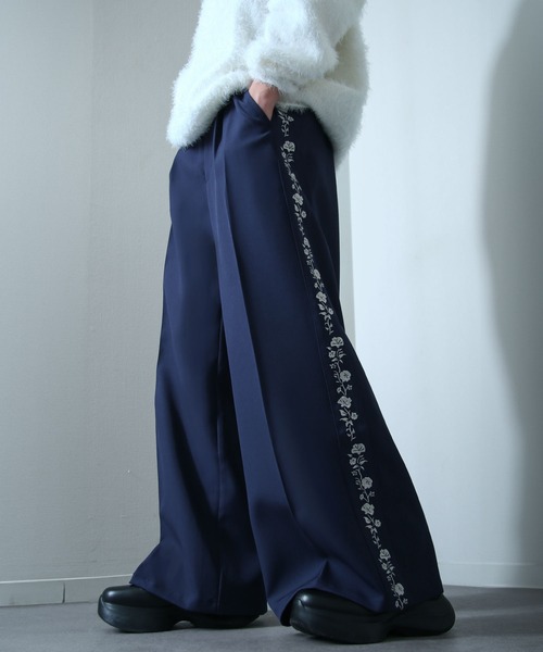 Needles フレアスラックス S 未使用 美品 カラーブラック　紫色の蝶刺繍 むらさきちょうちょ 〜NEEDLES × BEAMS 〜｜ビームス 静岡｜BEAMS