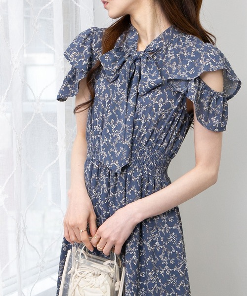 RED VALENTINO ライトブルー　ボウタイ　ワンピース　リボン　半袖 RED VALENTINO ビジュー半袖ワンピース ライトブルー 水色