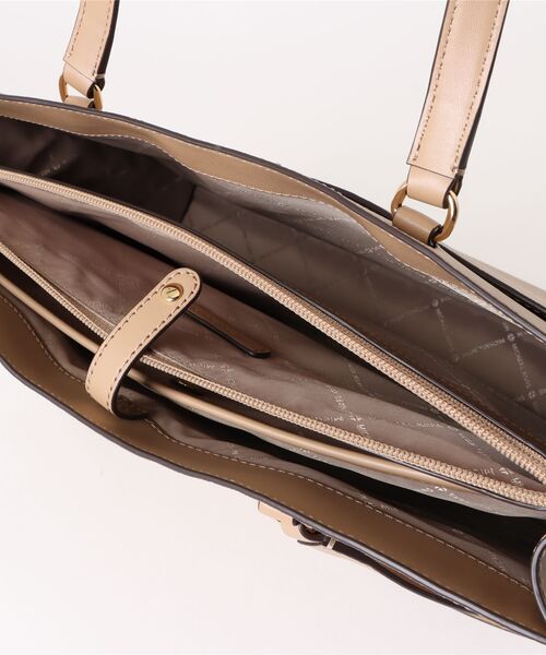 MICHAEL KORS 新品未使用 公式アウトレット】JET SET TRAVEL クロスボディ ウィズ テック