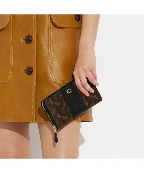「COACH」 財布 ONE ブラック系その他 レディースの画像