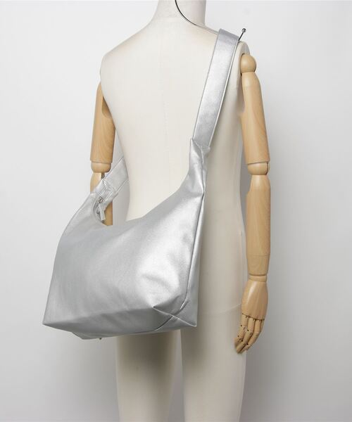 OVHEE Minette Shoulder Bag Ivory/フェイクレザー 肩掛けバッグ Per sist ence ショルダーバッグ バッグ フェイクレザーソフト