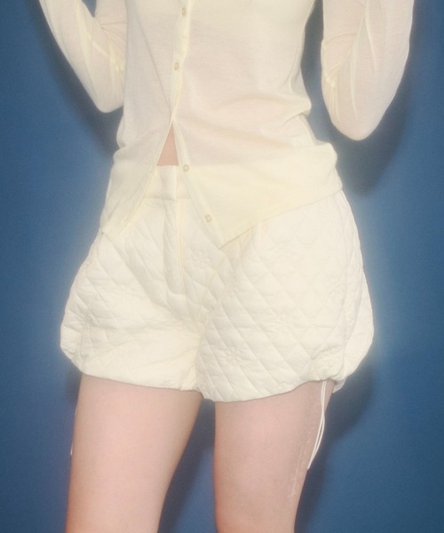 FEKETE（フェケテ） パンツ floral quilted shorts / 花柄キルティング