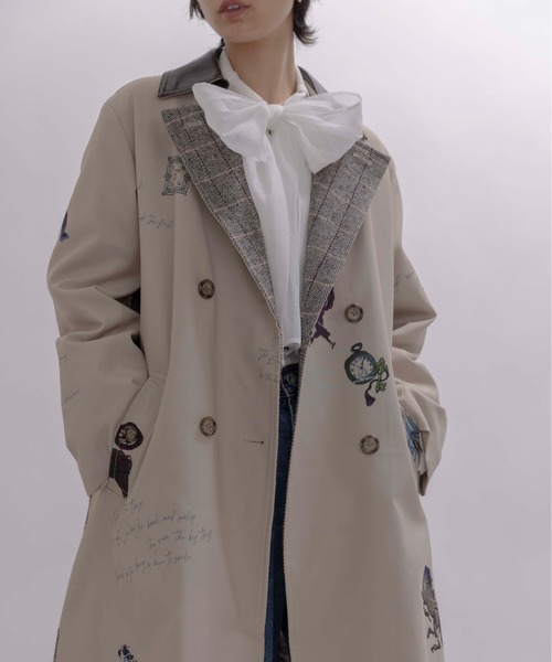 【美品】エイミーイストワール　トレンチコート　Mサイズ　デニム生地　ロゴ　総柄 Eimee Law トレンチコート コート テキスト馬柄ptトレンチコート
