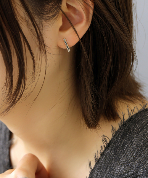 Lilas ピアス ボックスブラックダイヤ12mmバーピアス K10（両耳