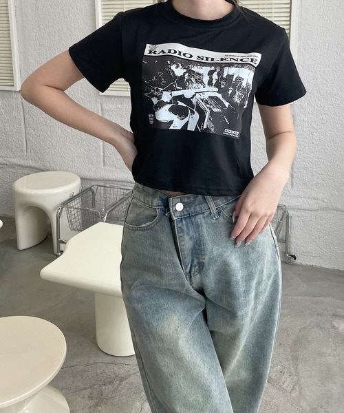 shopnikoniko tシャツ モノクロプリント クロップド丈 チビT