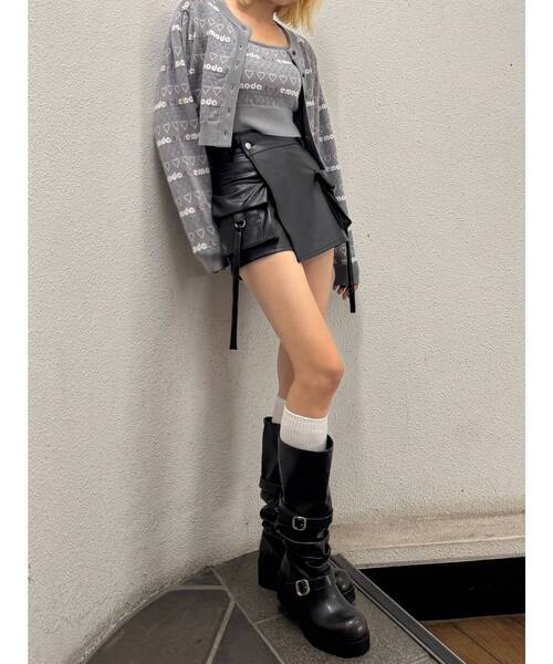 EMODA(エモダ) パンツ カーゴラップフェイクレザーショートパンツ EMODA(エモダ) パンツ カーゴラップフェイクレザーショートパンツ