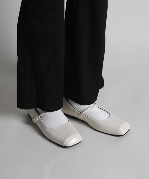 shoes365 シューズ 「shoes365」藤のようなデザインのストラップ