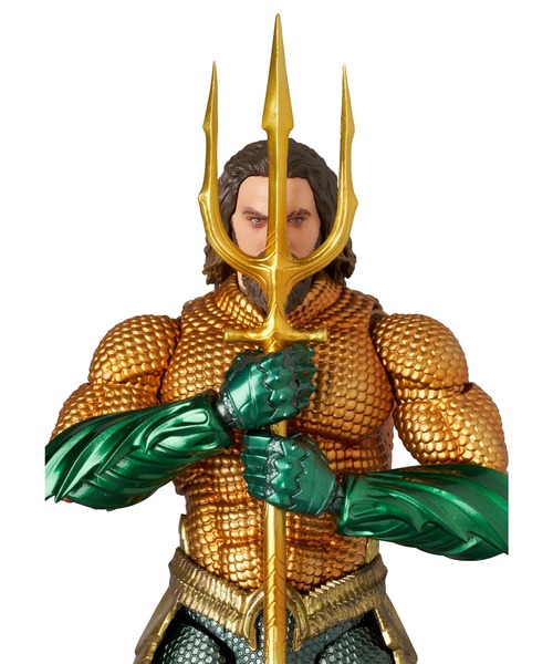 フィギュア MAFEX AQUAMAN（GOLD ＆ GREEN SUIT）の画像