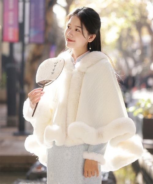 gossip!ロサンゼルス ポンチョ 「Y2Kガーリー」レトロファー付き