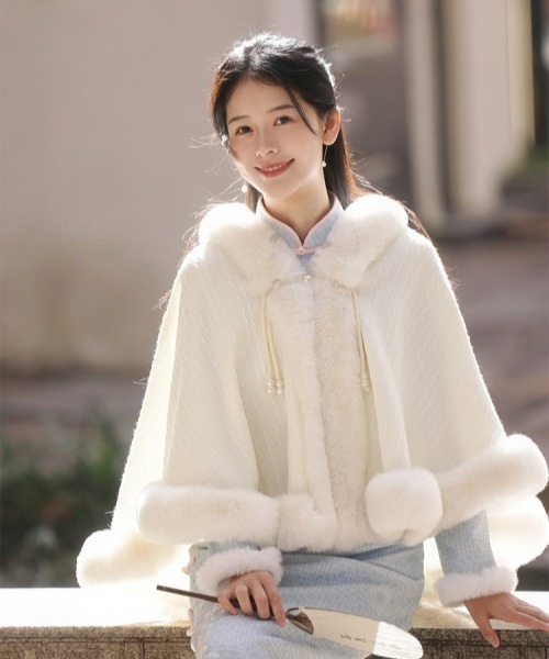 gossip!ロサンゼルス ポンチョ 「Y2Kガーリー」レトロファー付き