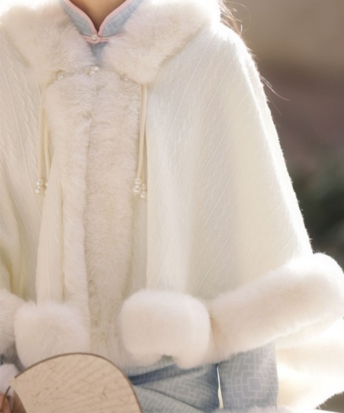 gossip!ロサンゼルス ポンチョ 「Y2Kガーリー」レトロファー付き