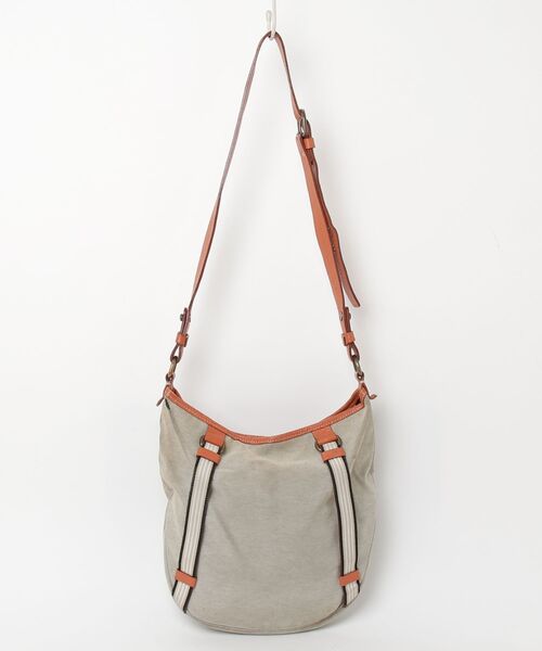 BURBERRY BLUE LABEL ショルダーバッグ グレー BURBERRY BLUE LABEL（バーバリーブルーレーベル） 刺繍ショルダー