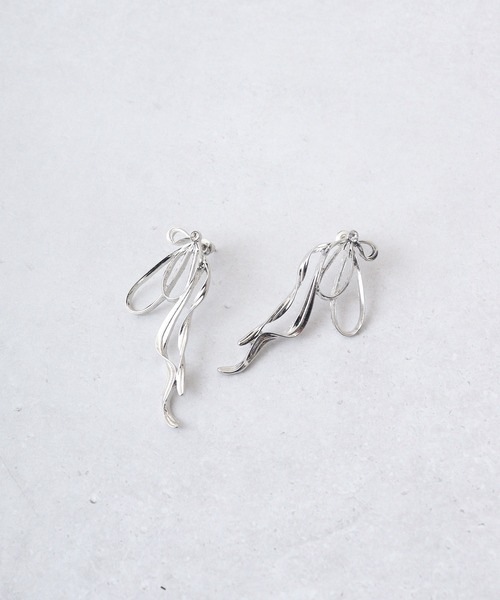 {送料.関税込} ソフトジェムストーン リボンピアス セール】【HIKA】ラインストーンリボンピアス（ピアス（両耳用