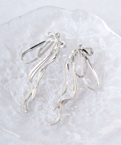 ピアス ビジューメタルリボンピアス レディース : ZOZOTOWN