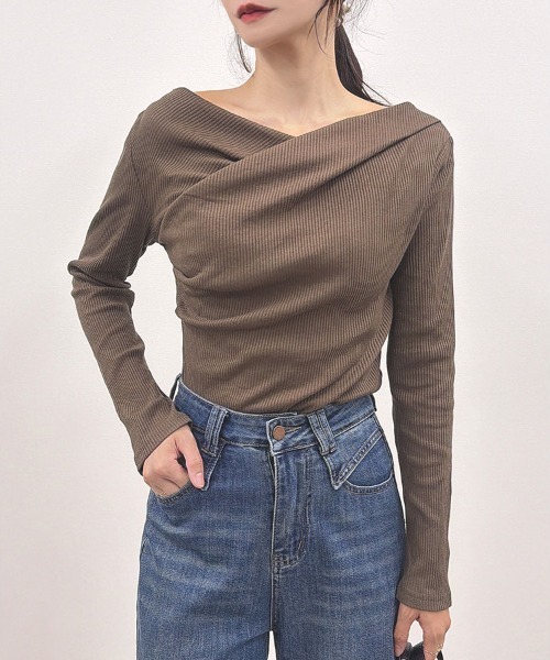 CLOTHY tシャツ 「大人の抜け感を演出する、上品ドレープトップス