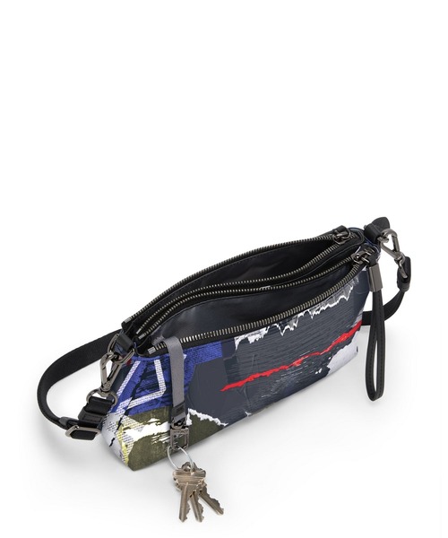 美品　TUMI スマトラ クロスボディー　ショルダーバッグ ナイロン TUMI（トゥミ） ショルダーバッグ バッグ VOYAGEUR 「アデラ」クロス