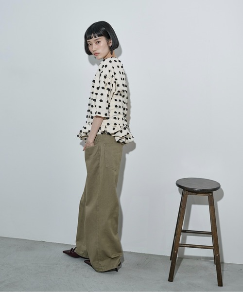 ブラウス シャツ ドットジャガードアシメバルーンヘムノースリ レディースの画像