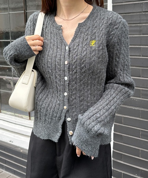 solleim（ソルレム） カーディガン ワンポイント刺繍キーネック