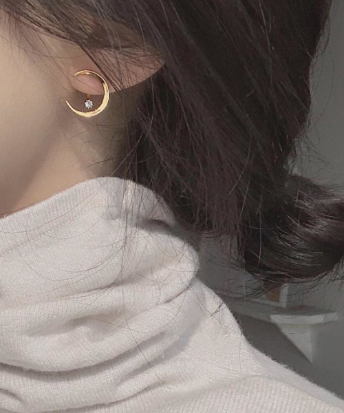 ピアス 「さりげなく華やぐ。耳元をきれいに魅せる“三日月ピアス
