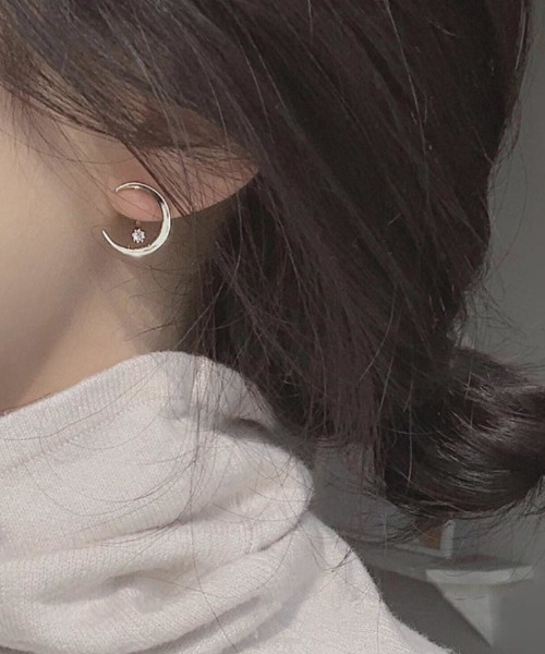 ピアス 「さりげなく華やぐ。耳元をきれいに魅せる“三日月ピアス