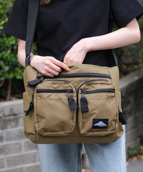 マウンテンスミス　ショルダーバック メッセンジャーバック MOUNTAIN SMITH ショルダーバッグ 「MOUNTAIN SMITH/マウンテン