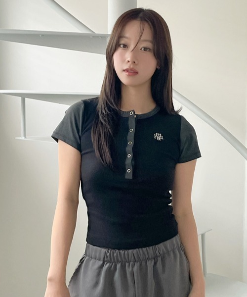 tシャツ A'GEM/9 × .kom 「muah muah/ムーアムーア」Semi-open logo short sleeve t-shirt /の画像