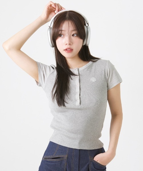 tシャツ A'GEM/9 × .kom 「muah muah/ムーアムーア」Semi-open logo short sleeve t-shirt /の画像