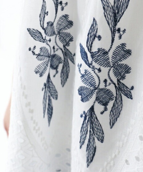 幸せを運ぶ三つ葉刺繍 トップス 刺繍 花柄 sanpo  b13866ps ブラウス シャツ 綿 半袖 ホワイト コットン レース 綿 薄手 ショート丈 スカラップ 楽天市場】トップス 刺繍 花柄【幸せを運ぶ三つ葉刺繍】ブラウス