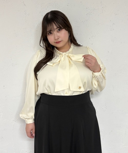 【美品】LV トップス レディース長袖 ボウタイチャーム付　S Louiosy（ルオシー） ブラウス シャツ 「大きいサイズ」チャーム付き