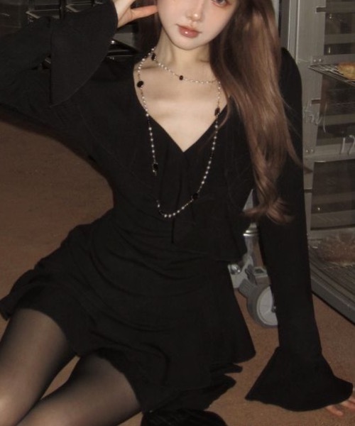 ワンピース Vネックフリルカットミニワンピース : ZOZOTOWN Yahoo!店