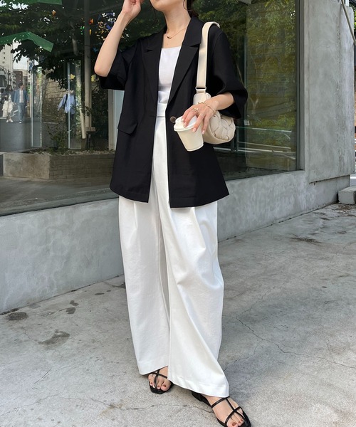 CAPRICIEUX LE